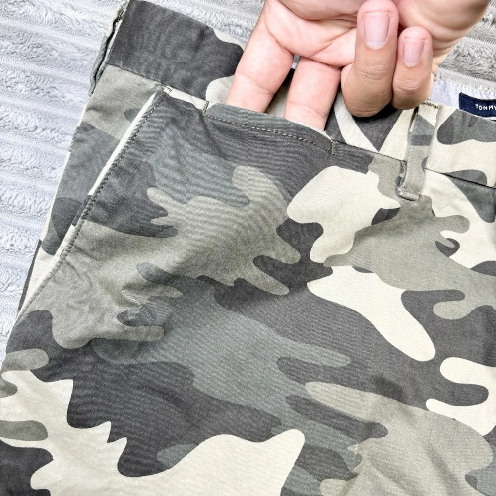 Tommy Hilfiger Camouflage Pants Mens 40x30 Green Camo Flat Front‎ Custom Fit